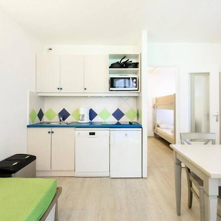 Bel appartement à Saint-Raphaël avec vue piscine Extérieur photo