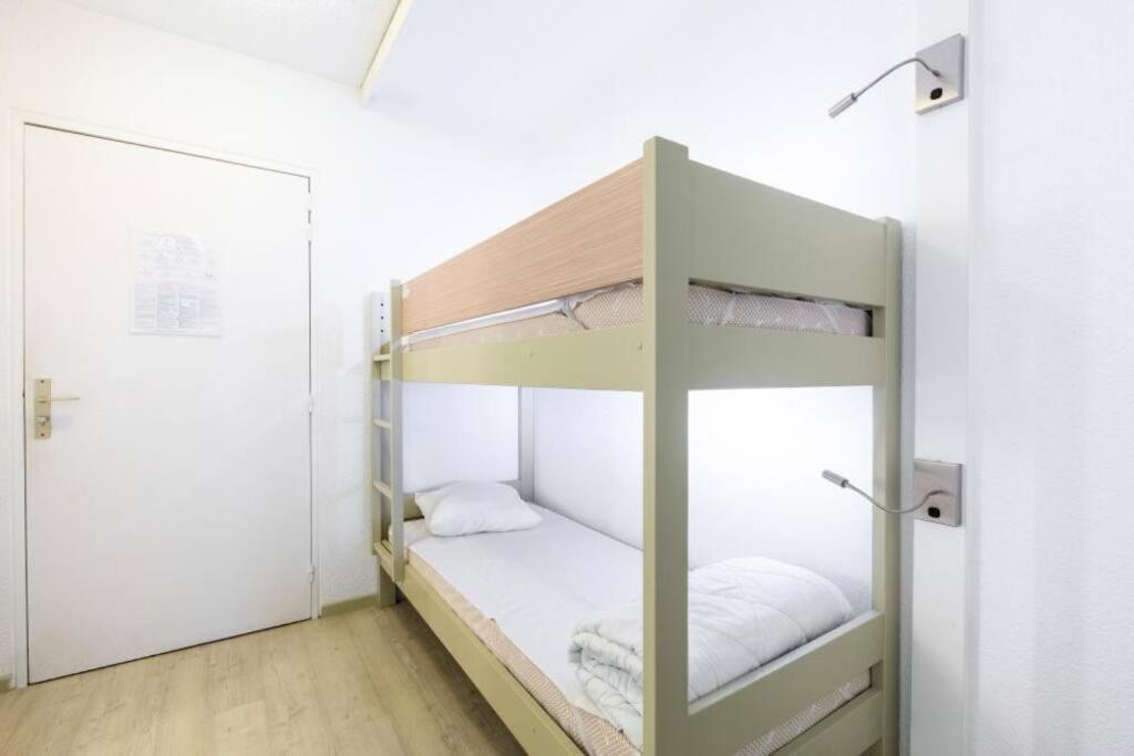 Bel appartement à Saint-Raphaël avec vue piscine Extérieur photo